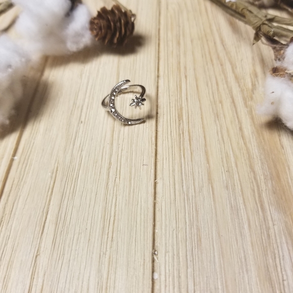 🌙⭐Beautiful Star and Moon Adjustable Ring in SILVER 🌙⭐ - Picture 6 of 12